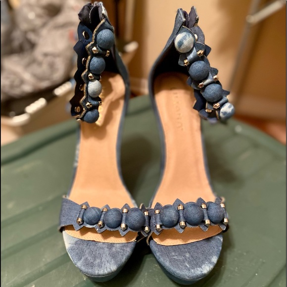 NWOT Denim wedge heels with beads - Picture 2 of 11